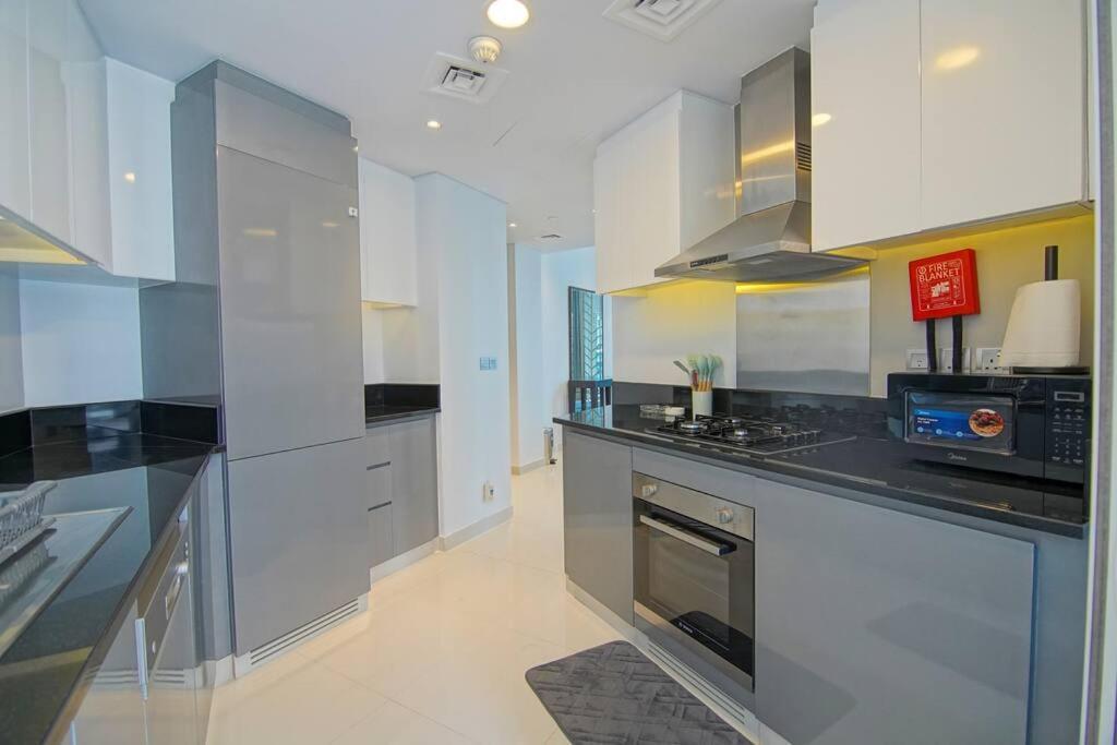 דובאי Luxury Hotel Apartment With A Canal View מראה חיצוני תמונה