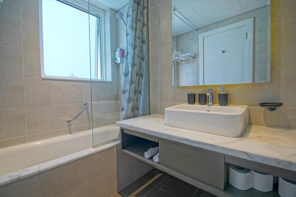 דובאי Luxury Hotel Apartment With A Canal View מראה חיצוני תמונה